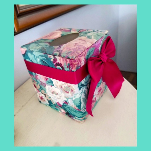 Vintage 80s Handmade Floral Fabric Cube Tissue Box Cover Holder - Picture 6 of 9